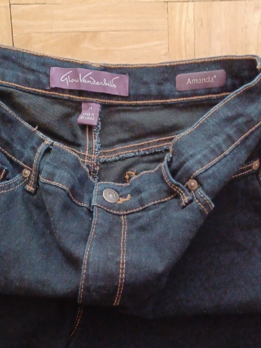 Gloria Vanderbilt Women’s Relaxed Jeans in Dark Blue AMANDA Size 14 - Picture 2 of 3